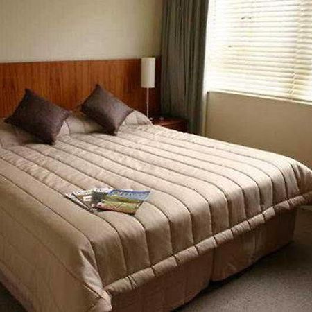 The Poplars Apartment Hotel Christchurch Bagian luar foto
